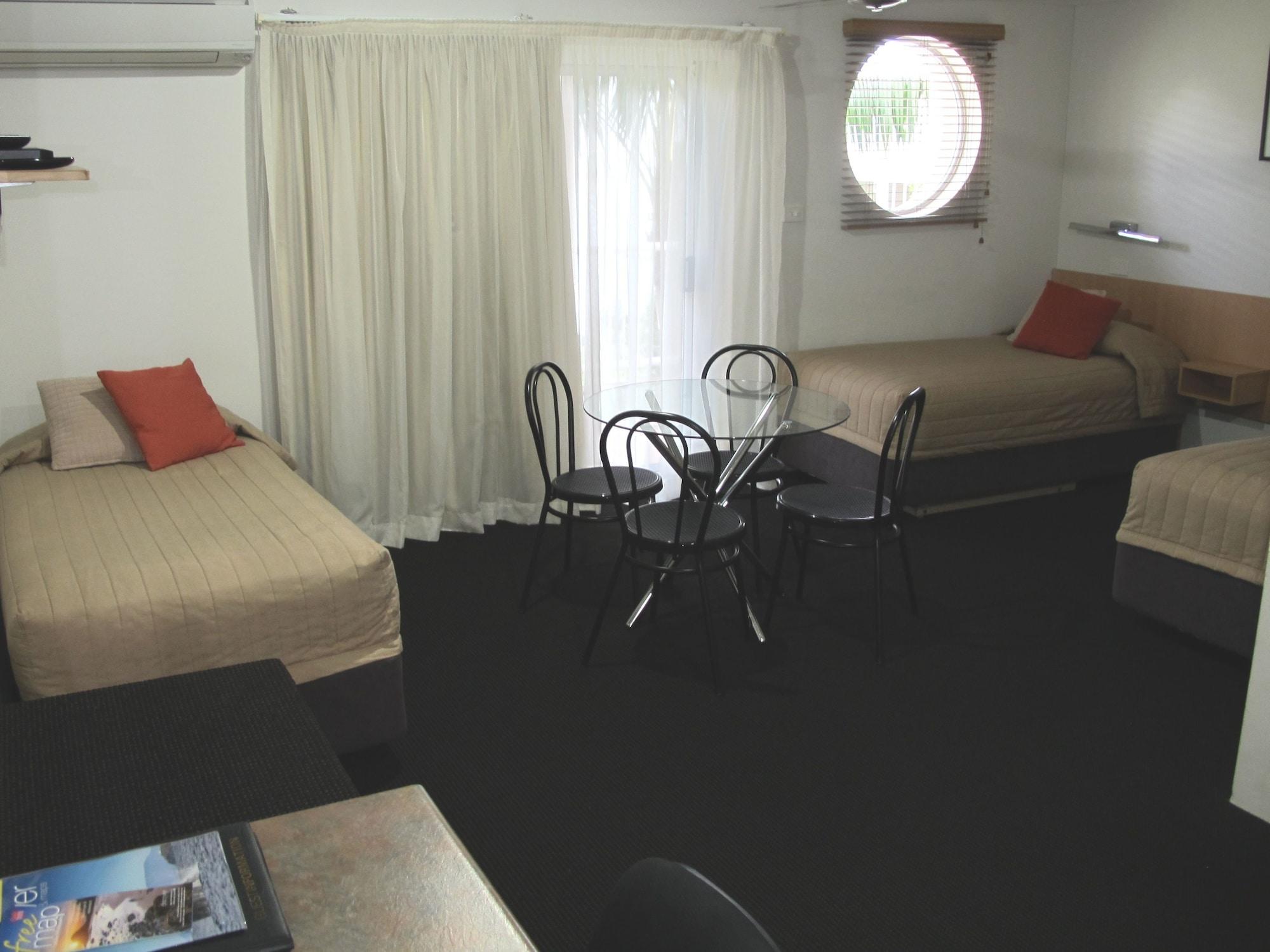 Aston Hill Motor Lodge Port Macquarie Bagian luar foto