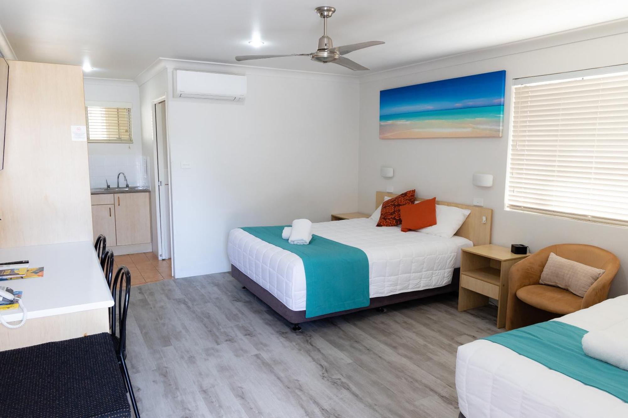 Aston Hill Motor Lodge Port Macquarie Bagian luar foto