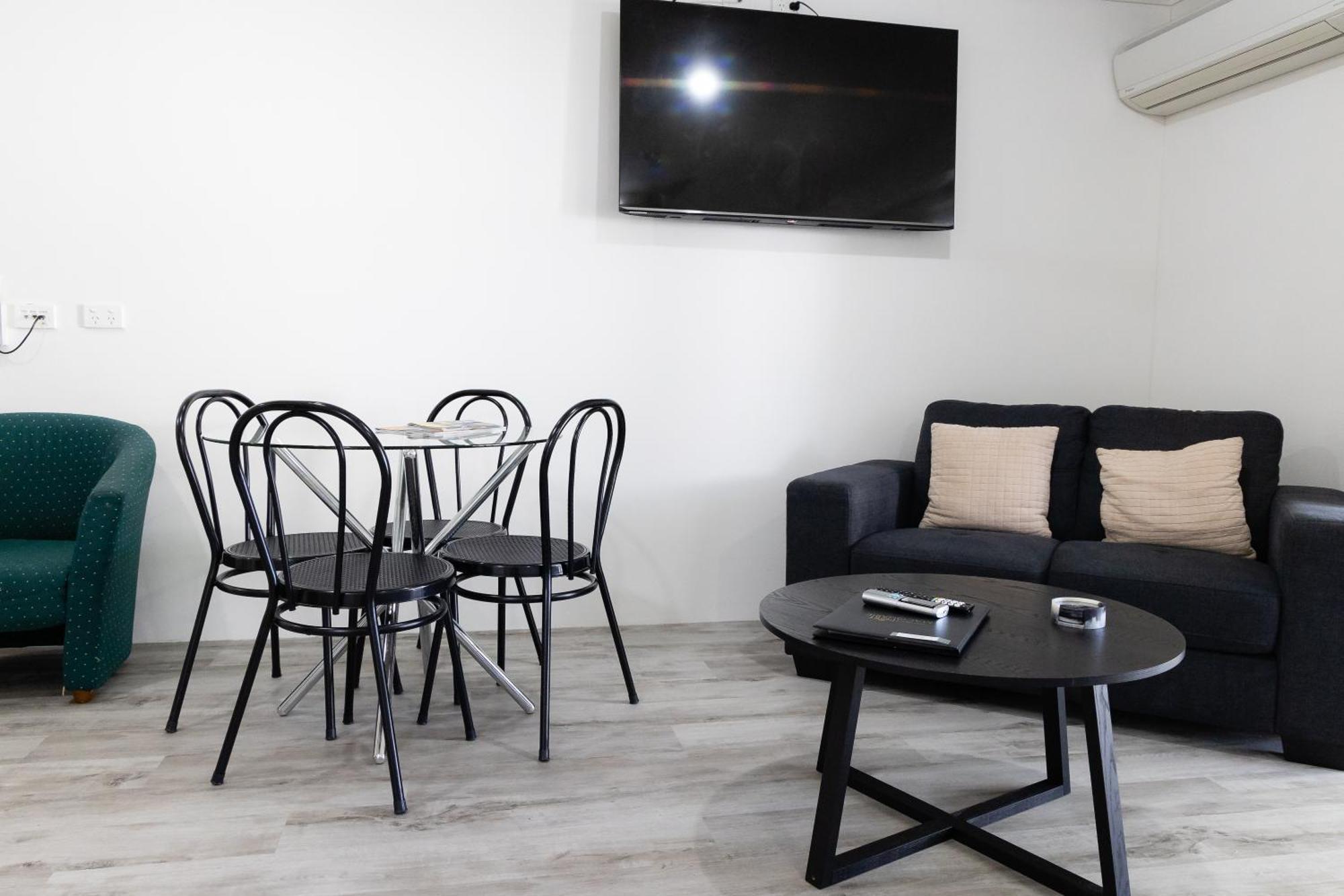 Aston Hill Motor Lodge Port Macquarie Bagian luar foto