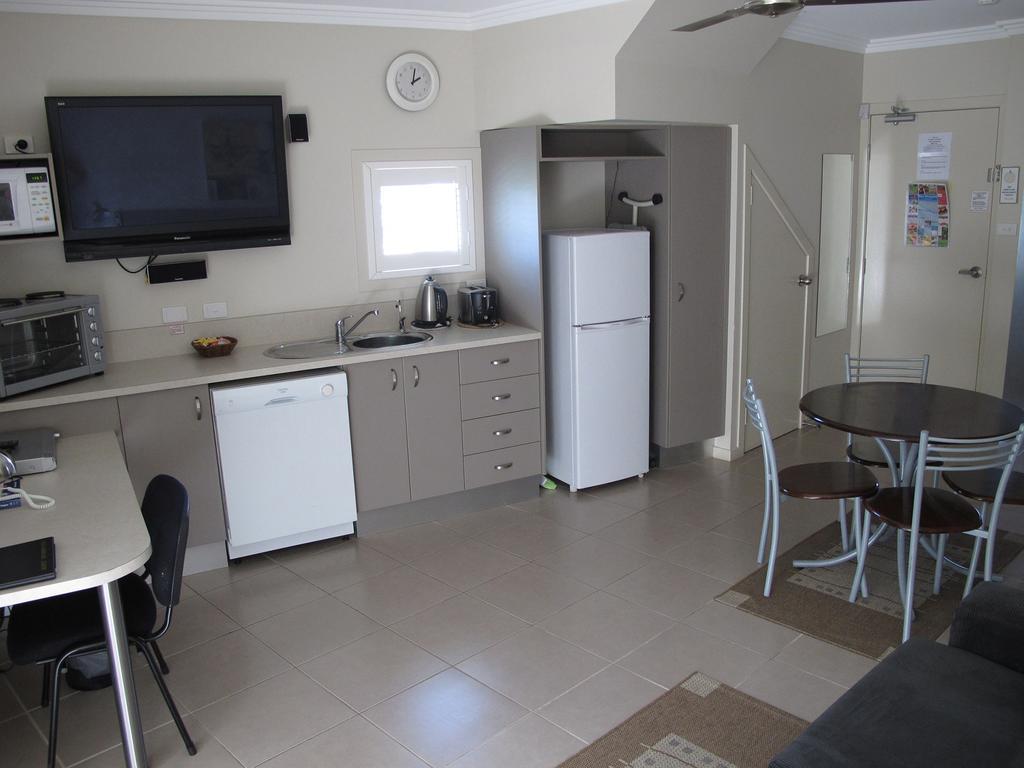 Aston Hill Motor Lodge Port Macquarie Bagian luar foto