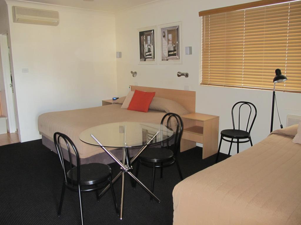 Aston Hill Motor Lodge Port Macquarie Bagian luar foto